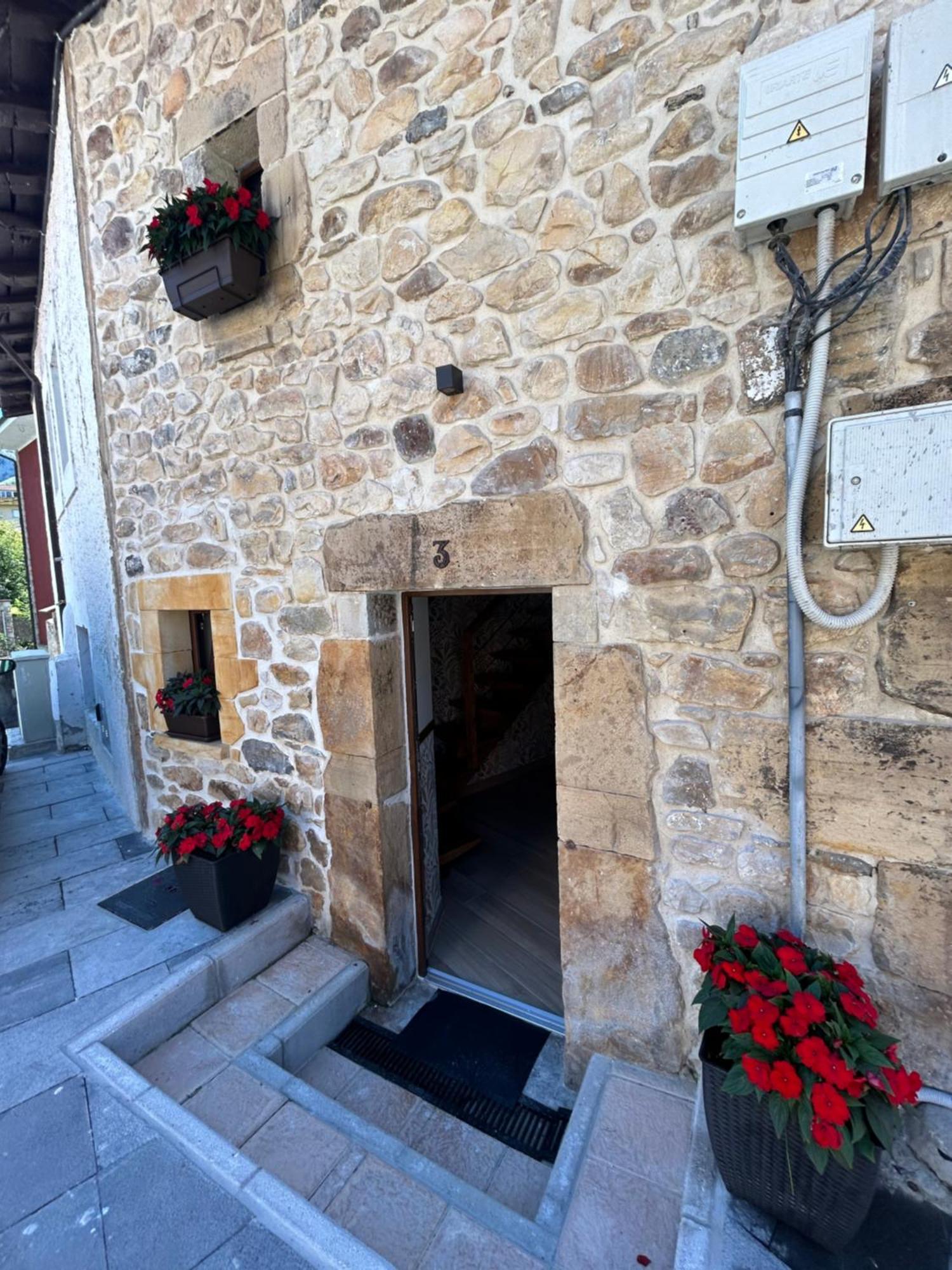 Apartamentos San Roque Arenas De Cabrales Exteriér fotografie